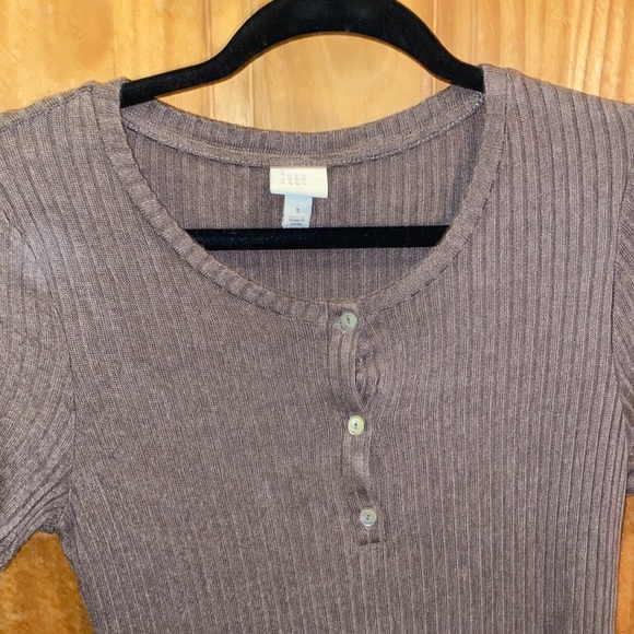 Short Sleeve Top - Picture 2 of 5